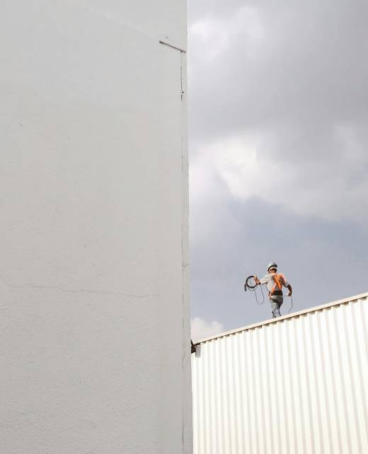 pexels-thiagomobile-2317640